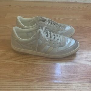 Women’s Gola Classics Hawk shimmer sneakers size 8